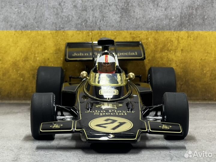 Модель lotus 72d F1 1/18 MCG