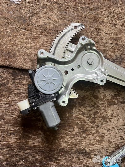 Стеклоподъемник передний левый Mitsubishi 5713A283