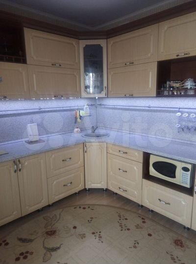 2-к. квартира, 75 м², 1/10 эт.