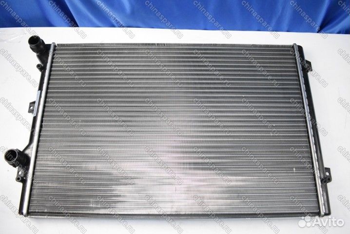 Радиатор охлаждения Volkswagen Touran 2010