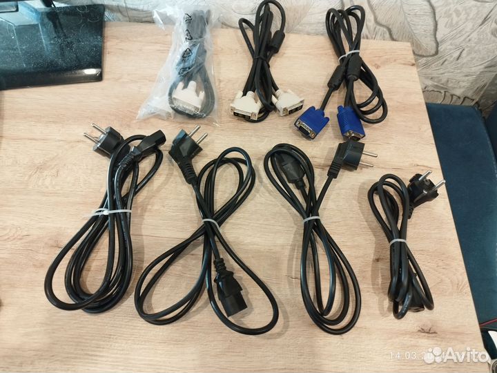 Кабель питания для компьютера. Кабеля VGA, DVI