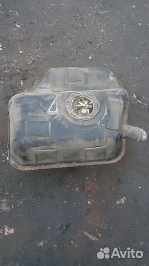 Бензобак на ауди100 с4