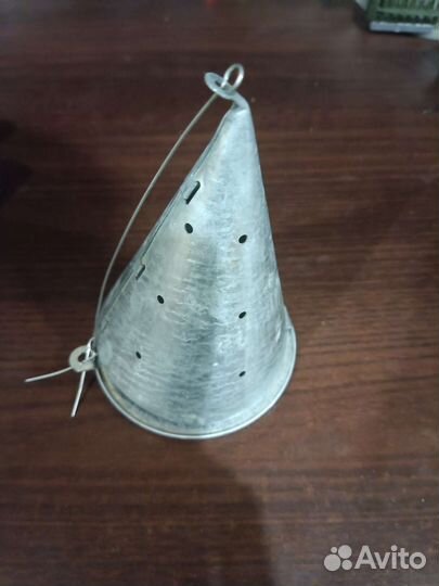 Кормушка для зимней прикормки рыбы