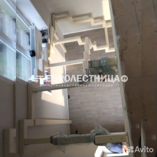 Лестница на металлическом каркасе