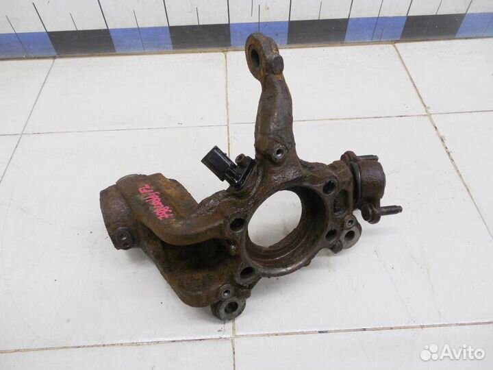 Кулак поворотный передний левый Caddy III 2004-201