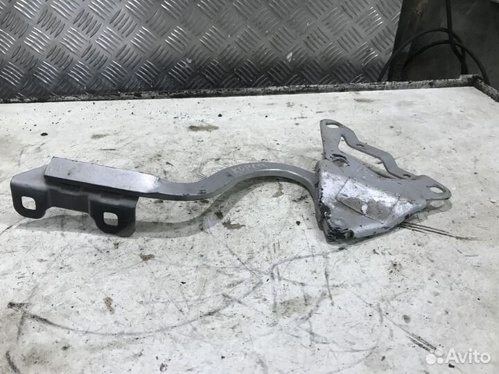 Петля капота правая Opel Corsa C