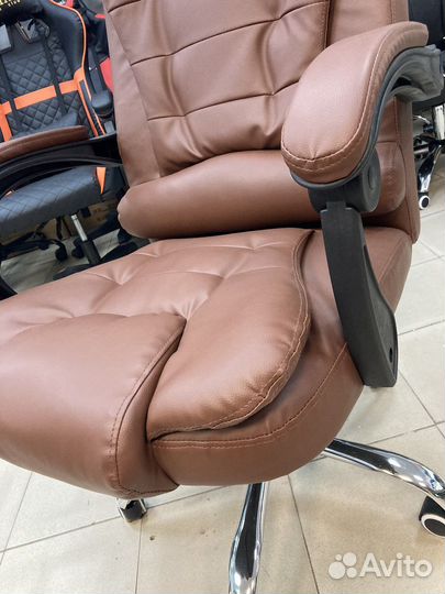 Компьютерное кресло новое руководителя