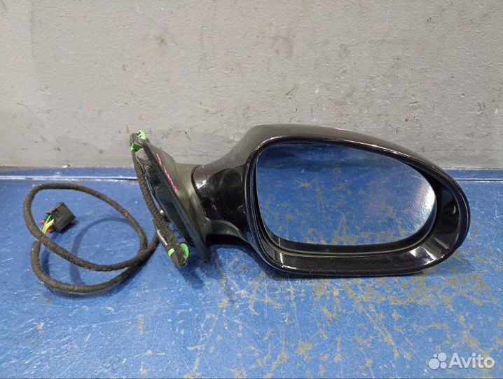 Зеркало правое Volkswagen Passat B6