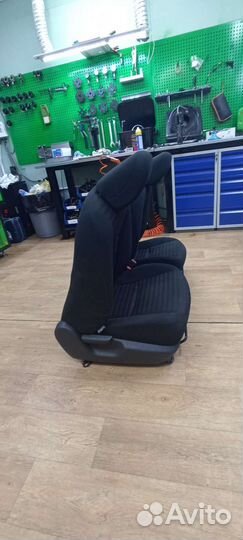 Передние сиденья