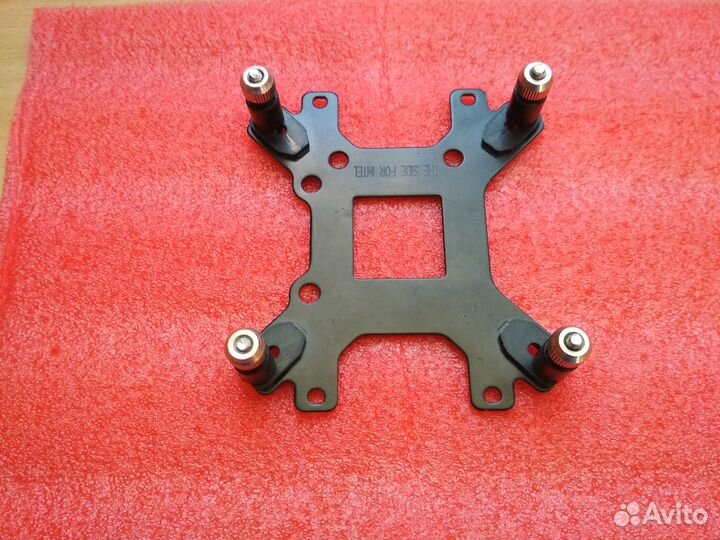 Разный крепеж систем охлаждения процессоров. Винты