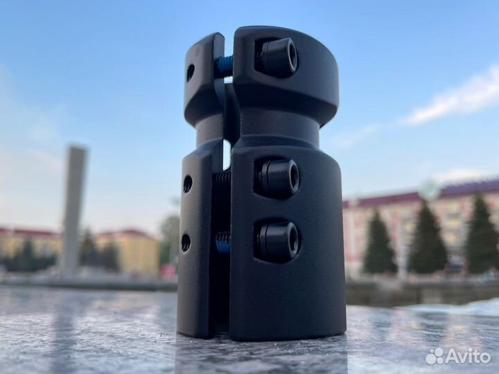 Зажим для трюкового самоката