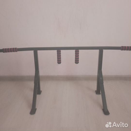 Турник настенный