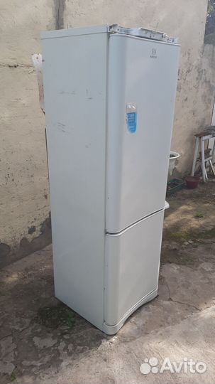 Холодильник indesit на запчасти
