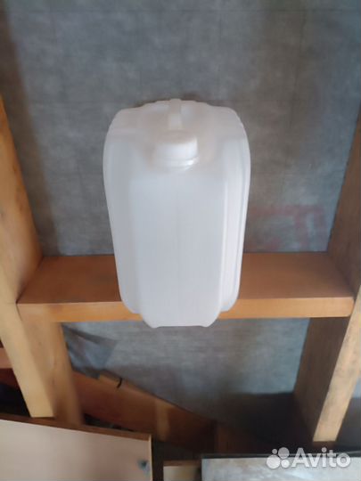 Канистра пластиковая 10 литров б/у