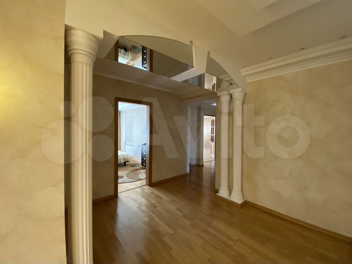 3-к. квартира, 133 м², 2/4 эт.