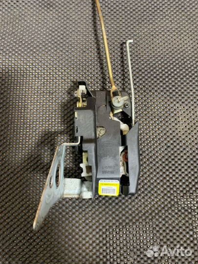 Замок двери передней правой Kia Rio 1