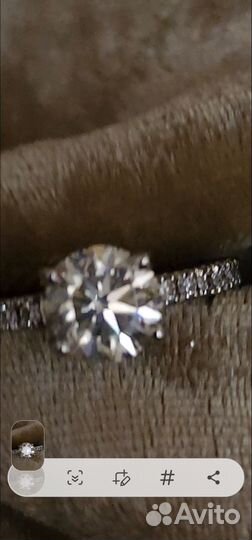 Кольцо с бриллиантом