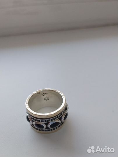 Серебряное кольцо с гранатом