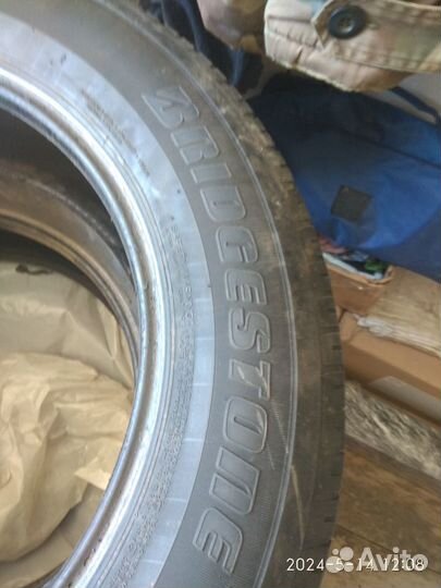 Bridgestone Dueler H/T 687 225/65 R17