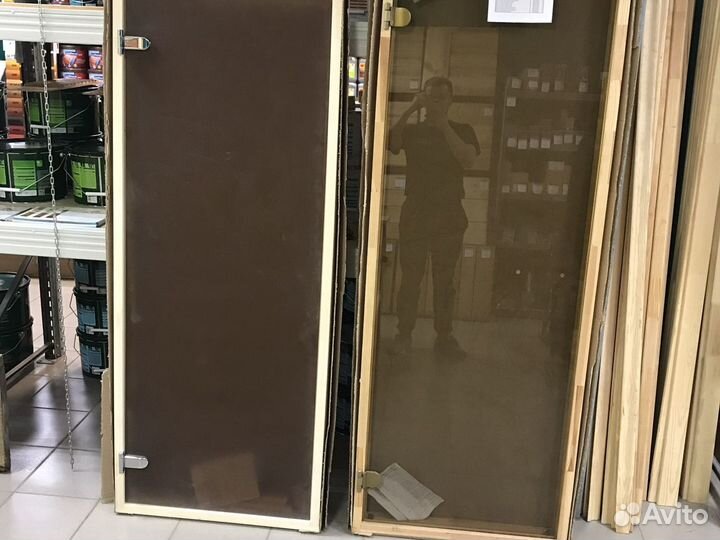 Дверь стеклянная в баню и сауну