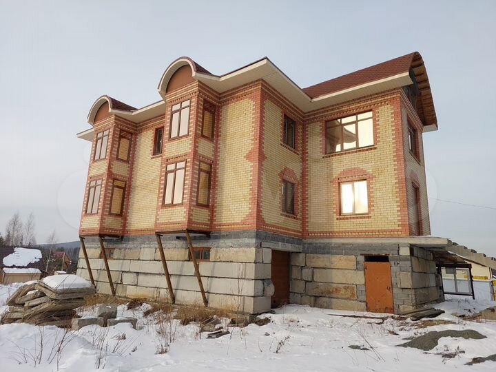 Коттедж 450 м² на участке 15 сот.