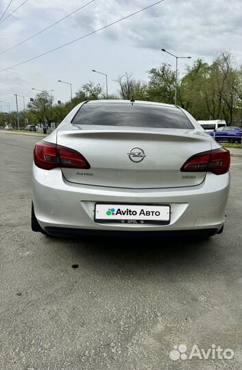 Opel Astra 1.6 МТ, 2014, битый, 135 000 км