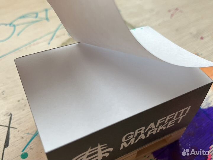 Полето листов маленьких