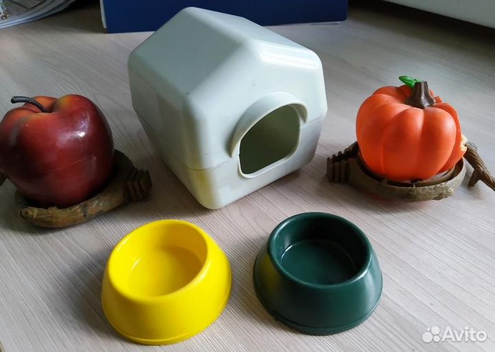 Кормушки, домик для хомяков