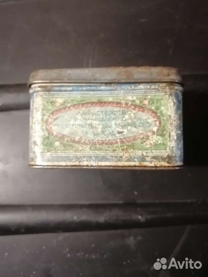 Металлическая коробочка от чая