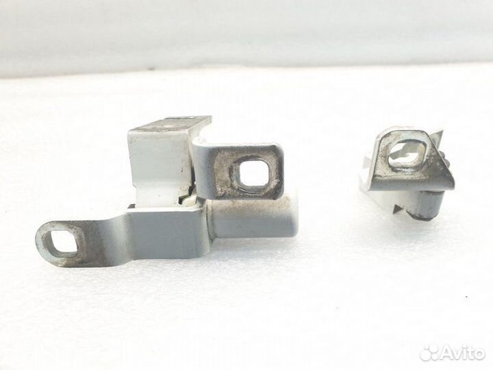 Петля двери передняя правая Ford Mondeo 4 1.6 TI