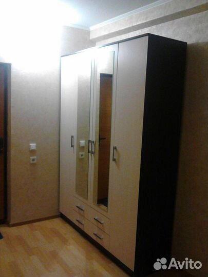 Шкаф распашной Квадро