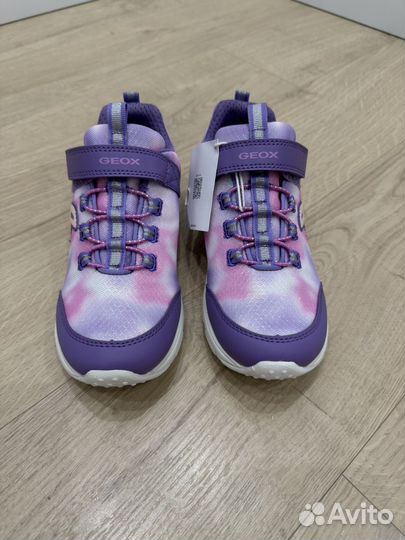 Новые кроссовки Geox р.34