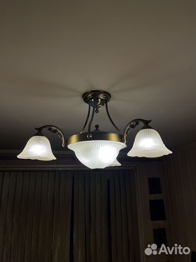 Люстра, Италия