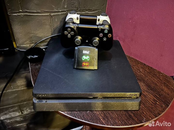 Sony Playstation 4 slim 1 tb 2 геймпада + Станция
