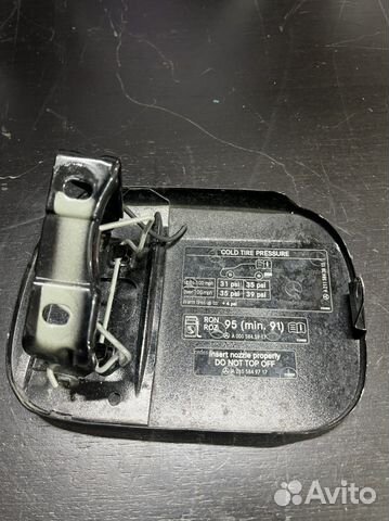 Лючок бензобака на Мерседес w211 e350 цвет 040U