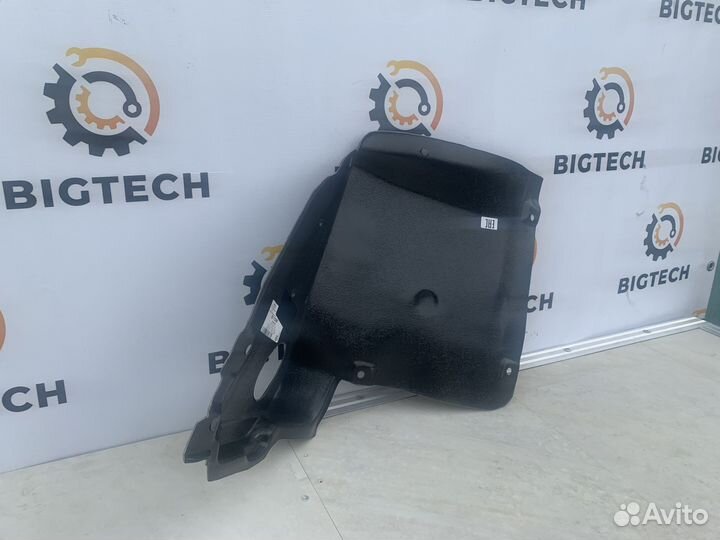 Подкрылок передний Mercedes W203 A2038810423