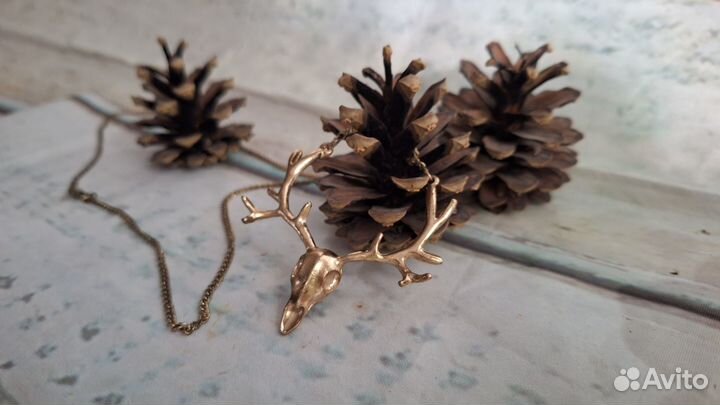 Подвеска с оленем