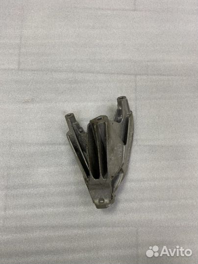 Кронштейн опоры двигателя левая Ауди А4 Б8 8К 2.0