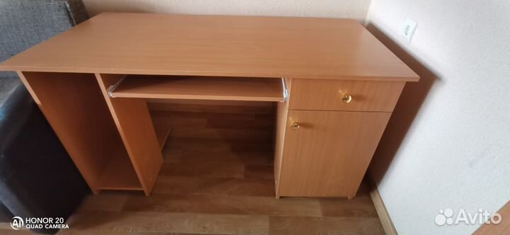 Продам компьютерный стол