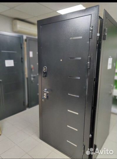 Входные стальные металлические двери N