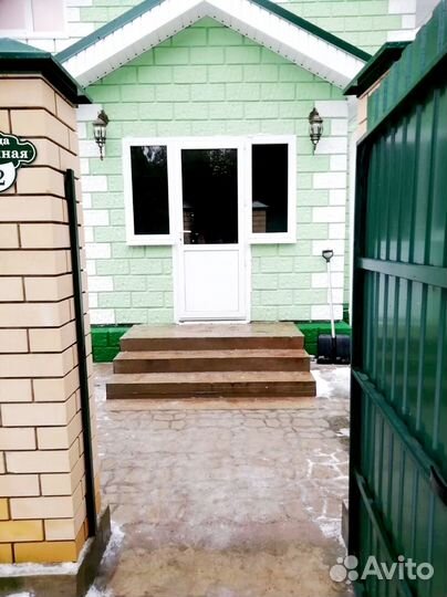 Новые пластиковые двери с установкой