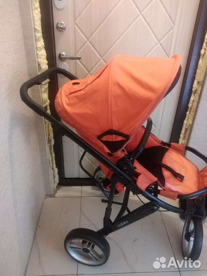 Прогулочная коляска