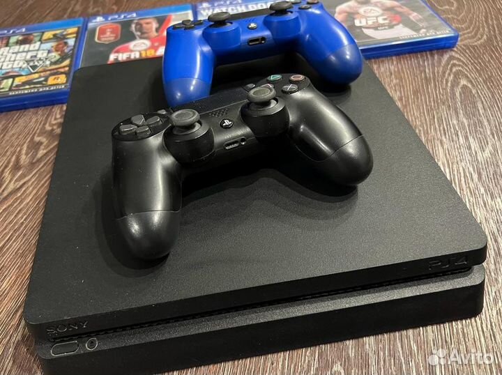 Sony PS4 + два геймпада