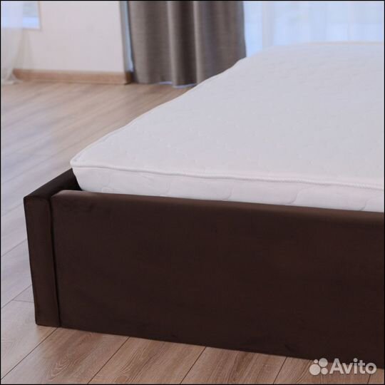 Кровать с матрасом