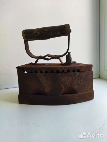 Утюг старый на углях