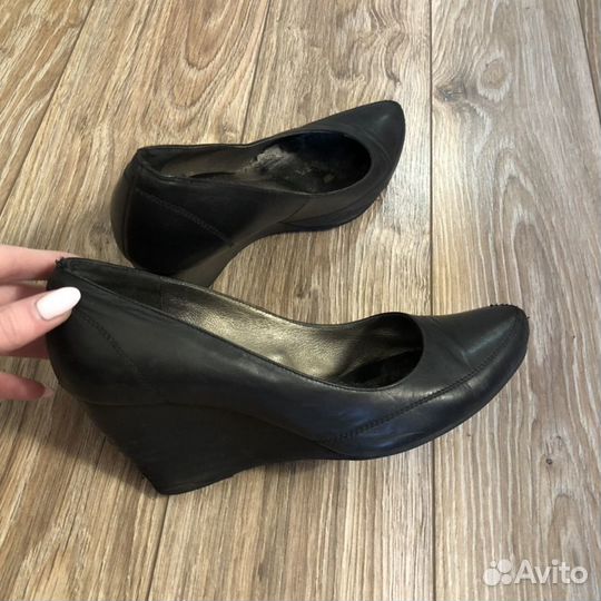 Туфли на танкетке
