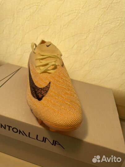 Детские футбольные бутсы