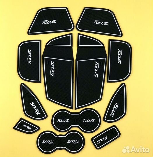 Резиновые коврики в ниши салона Ford Focus 3