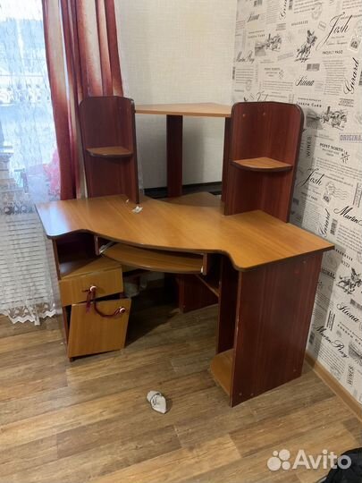 Компьютерный стол