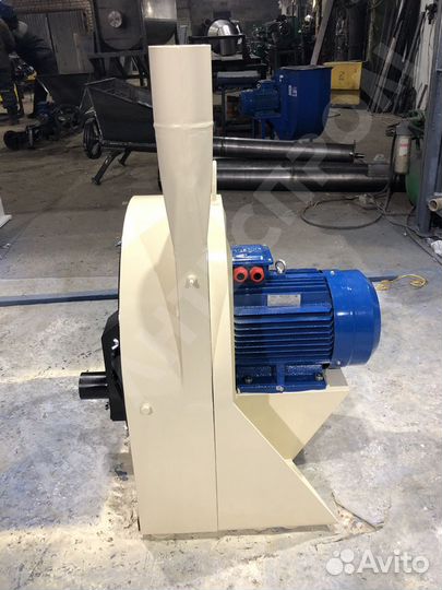 Дробилка для зерна с пневмозабором